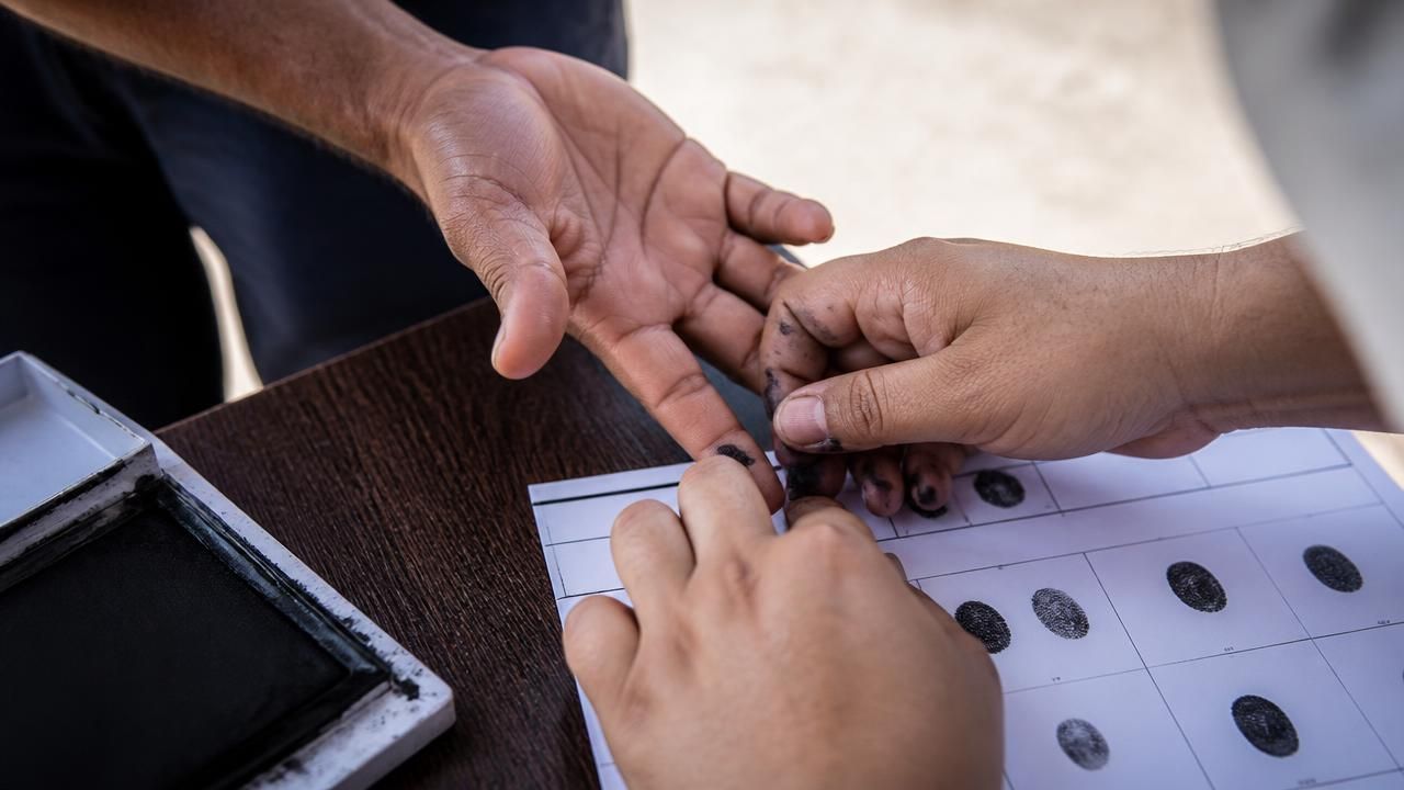 บริการพิมพ์ลายนิ้วมือนอกสถานที่ (Mobile Fingerprinting) — บริการตรวจสอบประวัติอาชญากรรมโดย Thai Law & Accounting